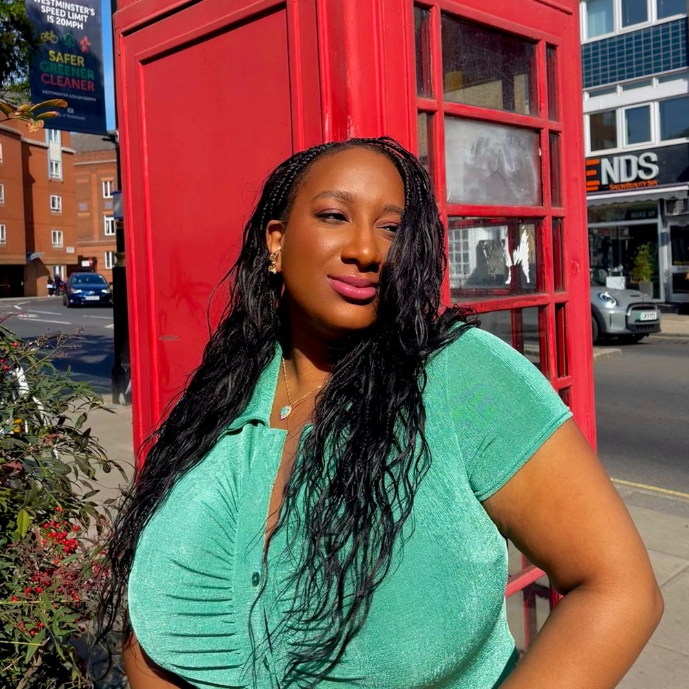 Meet your Posher, Alexia